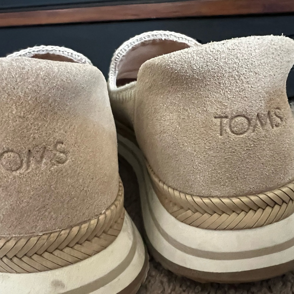 Step into Something with Style! Toms Beige Espadrille Platform Slip-On Sneakers - Picture 4 of 8